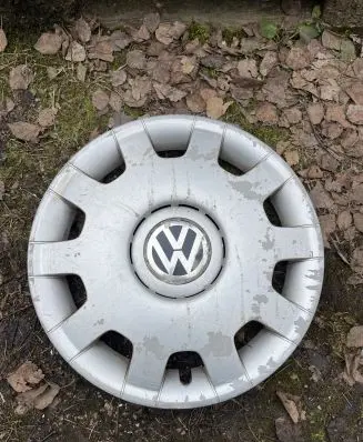 Volkswagen Golf IV R14 wheel hub/cap/trim 1J0601147L