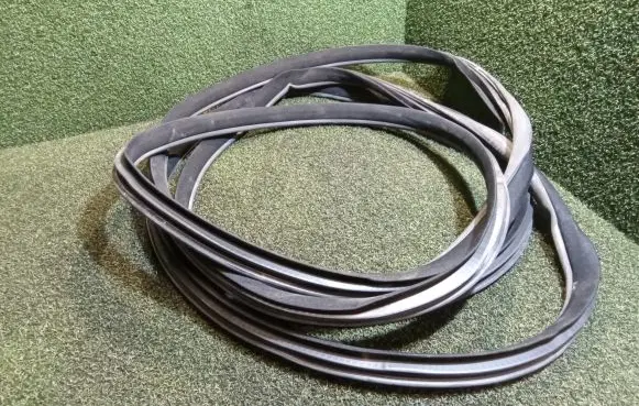 Mercedes-Benz S W222 Rubber seal rear door window/glass A2226970451