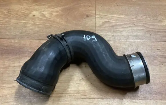 Volkswagen PASSAT B6 Intercooler hose/pipe 