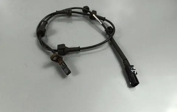 Suzuki SX4 S-Cross ABS brake wheel speed sensor 5041310286