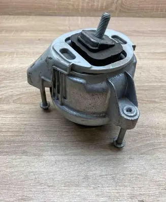 BMW 3 F30 F35 F31 Engine mount bracket 2284818 13981112 3618800