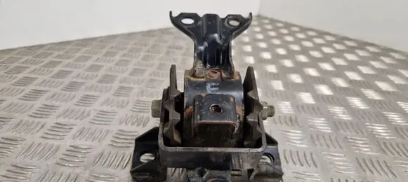 Engine mount bracket