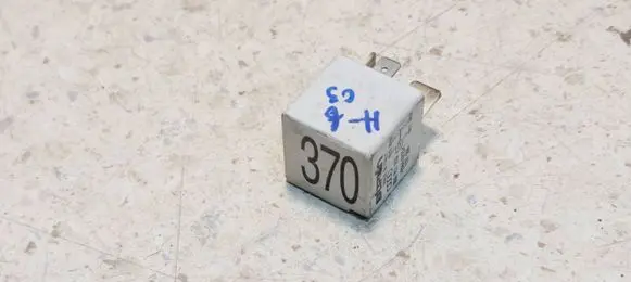 Audi A6 S6 C5 4B Other relay 8D0951253 85421875 86113031