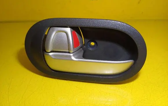 Mitsubishi Colt Front door interior handle