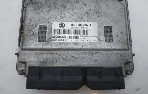 Skoda Fabia Mk1 (6Y) Engine control unit/module 03D906032A 5WP4006007
