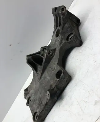 Volkswagen Golf V Generator/alternator bracket 