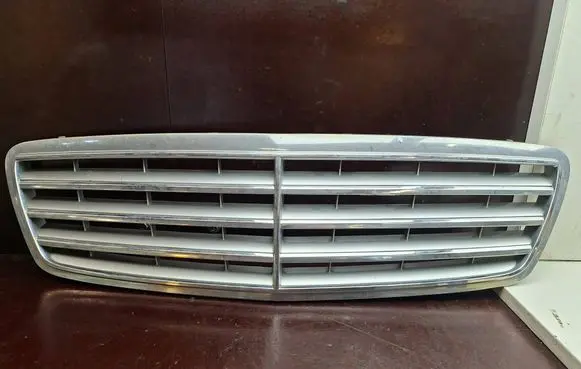Mercedes-Benz C W203 Front grill A2038800223