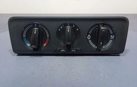 Skoda Fabia Mk3 (NJ) Climate control unit