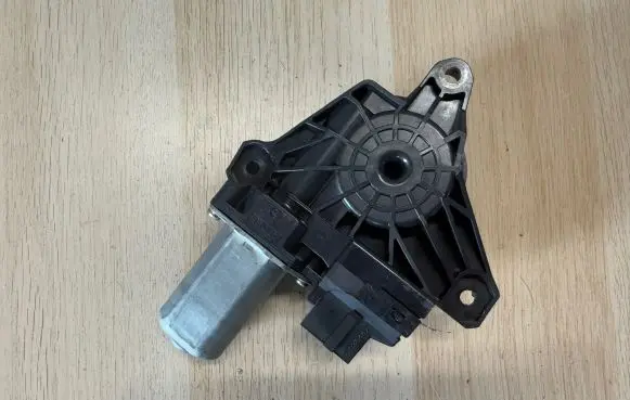 Mercedes-Benz GLA W156 Rear door window regulator motor A2469063200