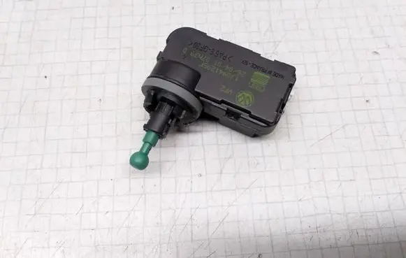Volkswagen Golf IV Headlight level adjustment motor 1J0941295F
