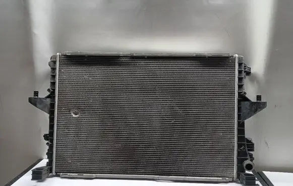 Volkswagen Multivan T6 Coolant radiator 7E0121253C