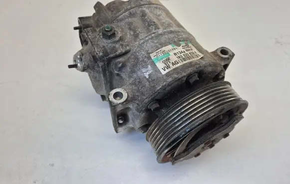 Volkswagen Touran I Air conditioning (A/C) compressor (pump) 1K0820859F