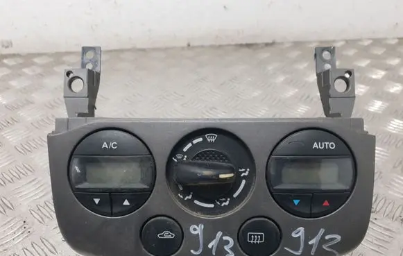 Nissan Primera Climate control unit 275109F600