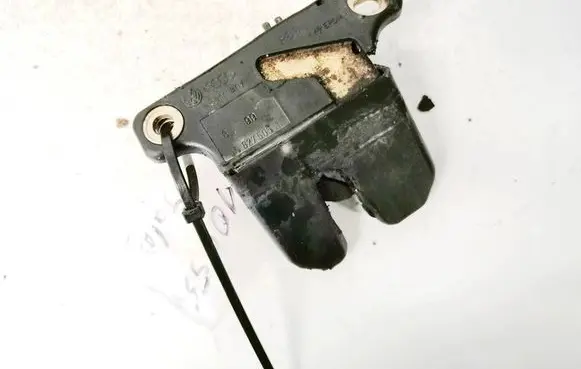 Audi A4 S4 B5 8D Tailgate/trunk/boot lock/catch/latch 8d5827505