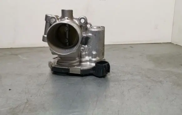 Opel Zafira C Electric throttle body valve 55565489