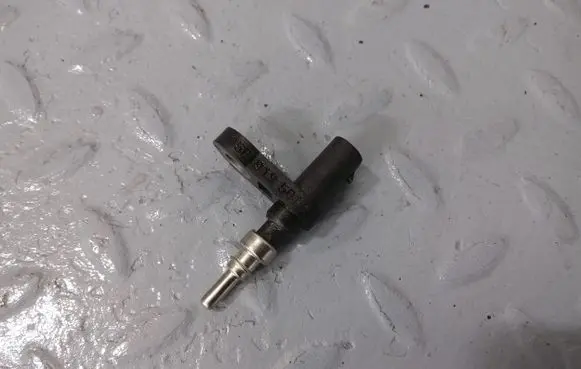 Skoda Kamiq Coolant temperature sensor 05E919501E