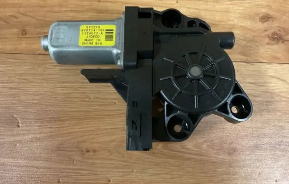 Volvo V70 Front door window regulator motor 970714101 1174077A 071210