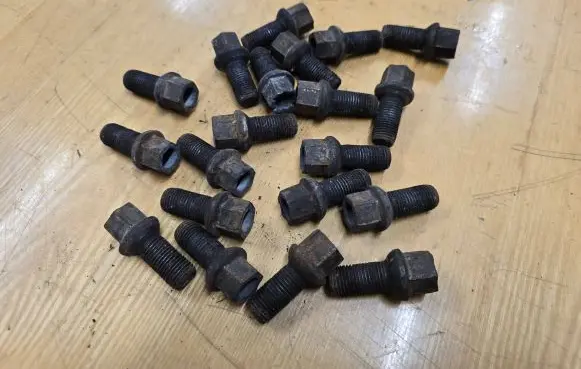 Volkswagen Caddy Nuts/bolts 