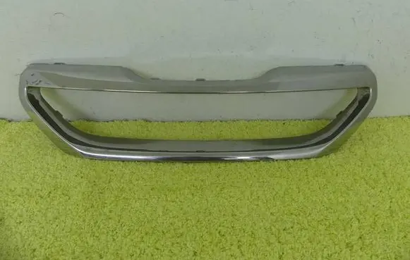Front bumper upper radiator grill