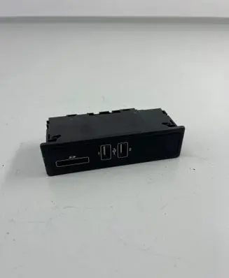 Mercedes-Benz C W205 USB socket connector A2058200226