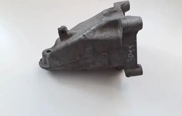 Mercedes-Benz C W205 Engine mounting bracket A2742234304