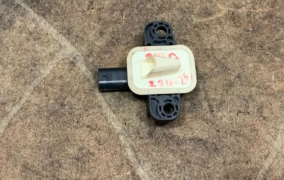 Mercedes-Benz GLS X166 Airbag deployment crash/impact sensor A1668210351