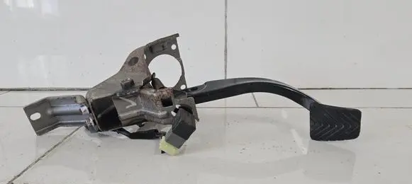 Hyundai i40 Brake pedal 328003X100