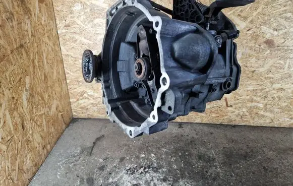 Volkswagen Jetta V Manual 5 speed gearbox JCR