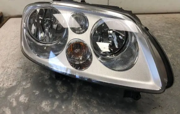 Volkswagen Touran I Headlight/headlamp 1T0941006F