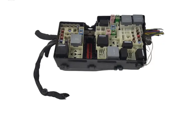 Volvo V40 Fuse module AV6T14A142AA AV6T14A067AD