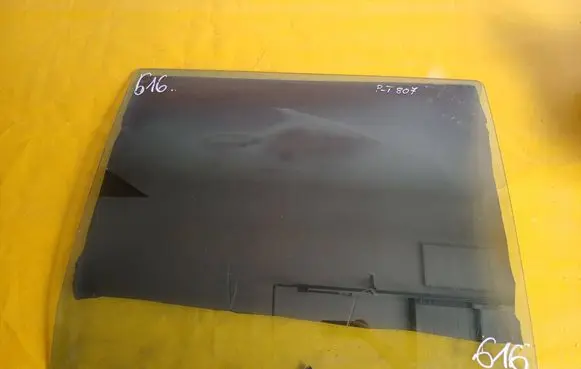 Peugeot 807 Front door window glass four-door