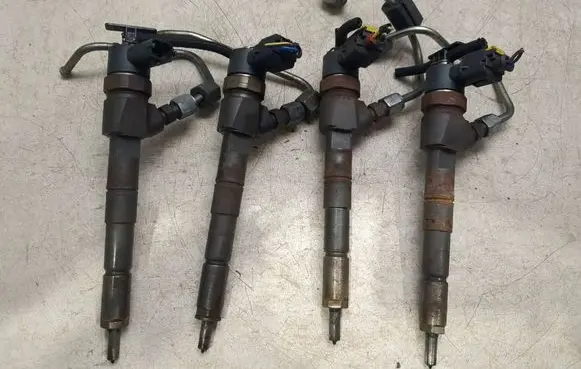 Opel Insignia A Fuel injectors set 0445110327