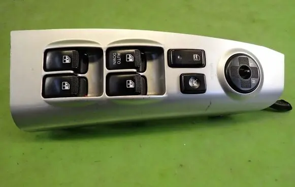 KIA Sportage Quarter vent window switch 