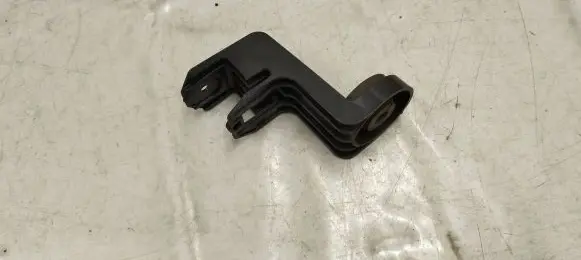 Volvo XC90 Air filter cleaner box bracket assembly 31370343