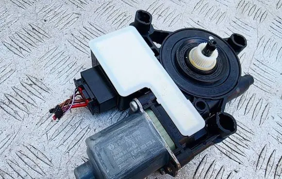 Audi A1 Rear door window regulator motor 5Q0959407D