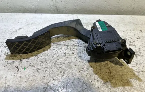 Audi A8 S8 D3 4E Accelerator throttle pedal 4E1723523B F30015601 6PV00802628