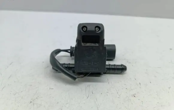 Mercedes-Benz S W220 Windshield washer spray nozzle W220M