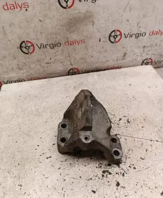 Nissan Murano Z51 Engine mounting bracket