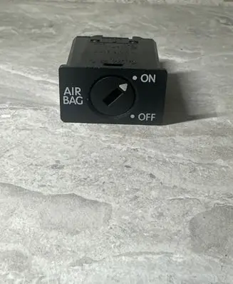 Passenger airbag on/off switch