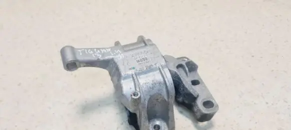 Volkswagen Tiguan Engine mount bracket 5N0199262M