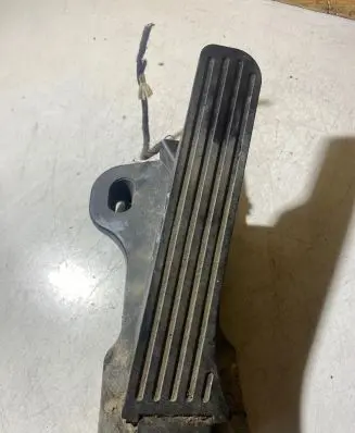 Volkswagen Caddy Accelerator throttle pedal 65104100