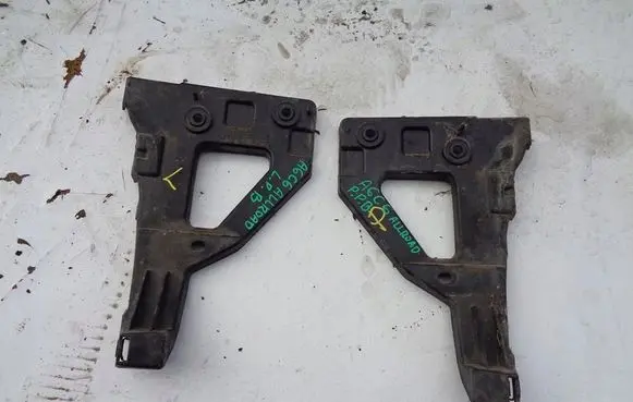 Mercedes-Benz B W247 Fender mounting bracket