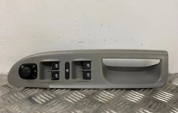 Volkswagen PASSAT B6 Electric window control switch 3C1867171B