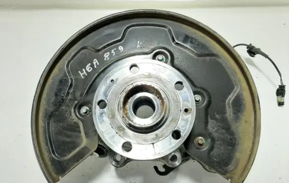 Rear wheel hub