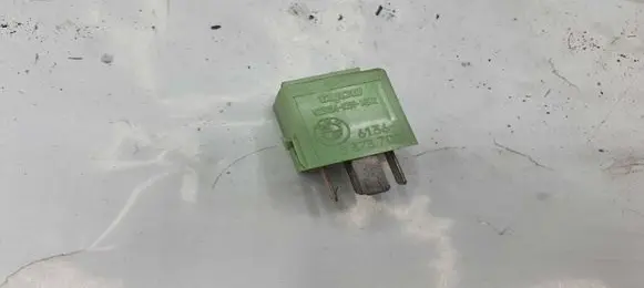 BMW 5 E39 Other relay 613683737000