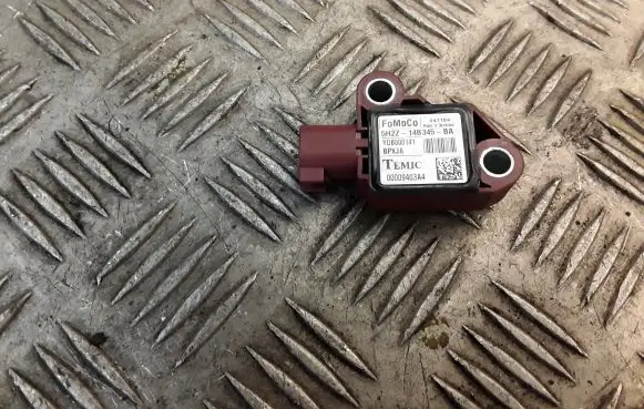 Passenger airbag on/off switch