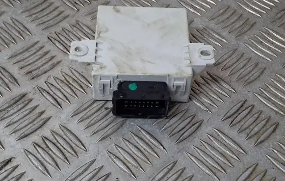 Toyota Avensis T250 Window wiper relay 150696
