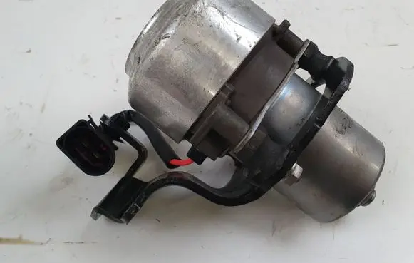 Volkswagen Golf VII Vacuum pump 707254020 5Q0612181