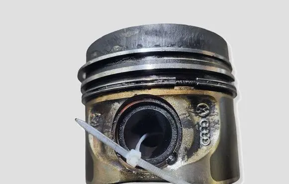 Volkswagen PASSAT B6 Piston CBA