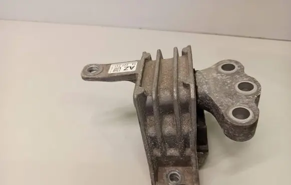 Opel Insignia A Engine mount bracket 13227717